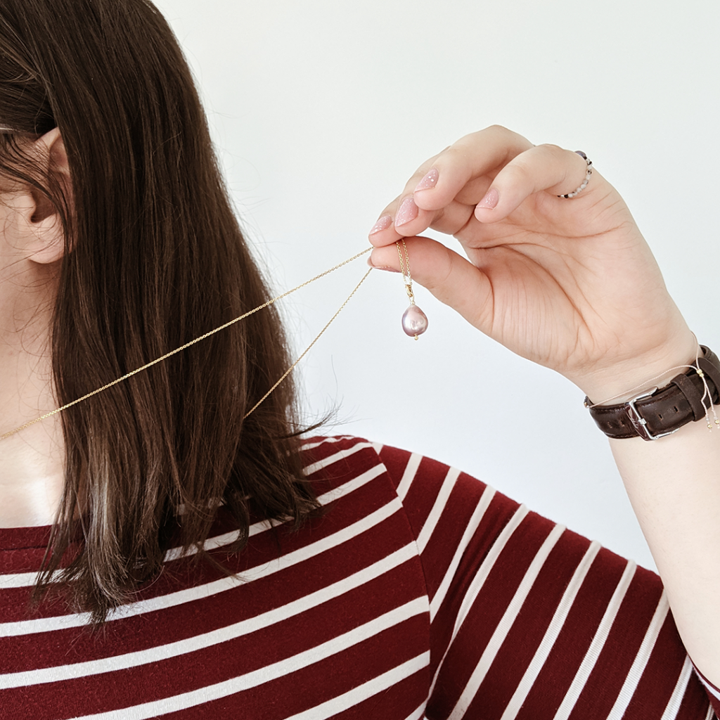 Perła naturalna nieregularna na długim łańcuszku