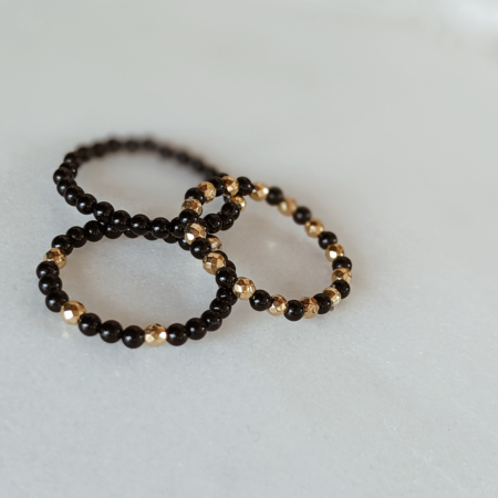 zestaw pierścionków z onyksami i hematytami