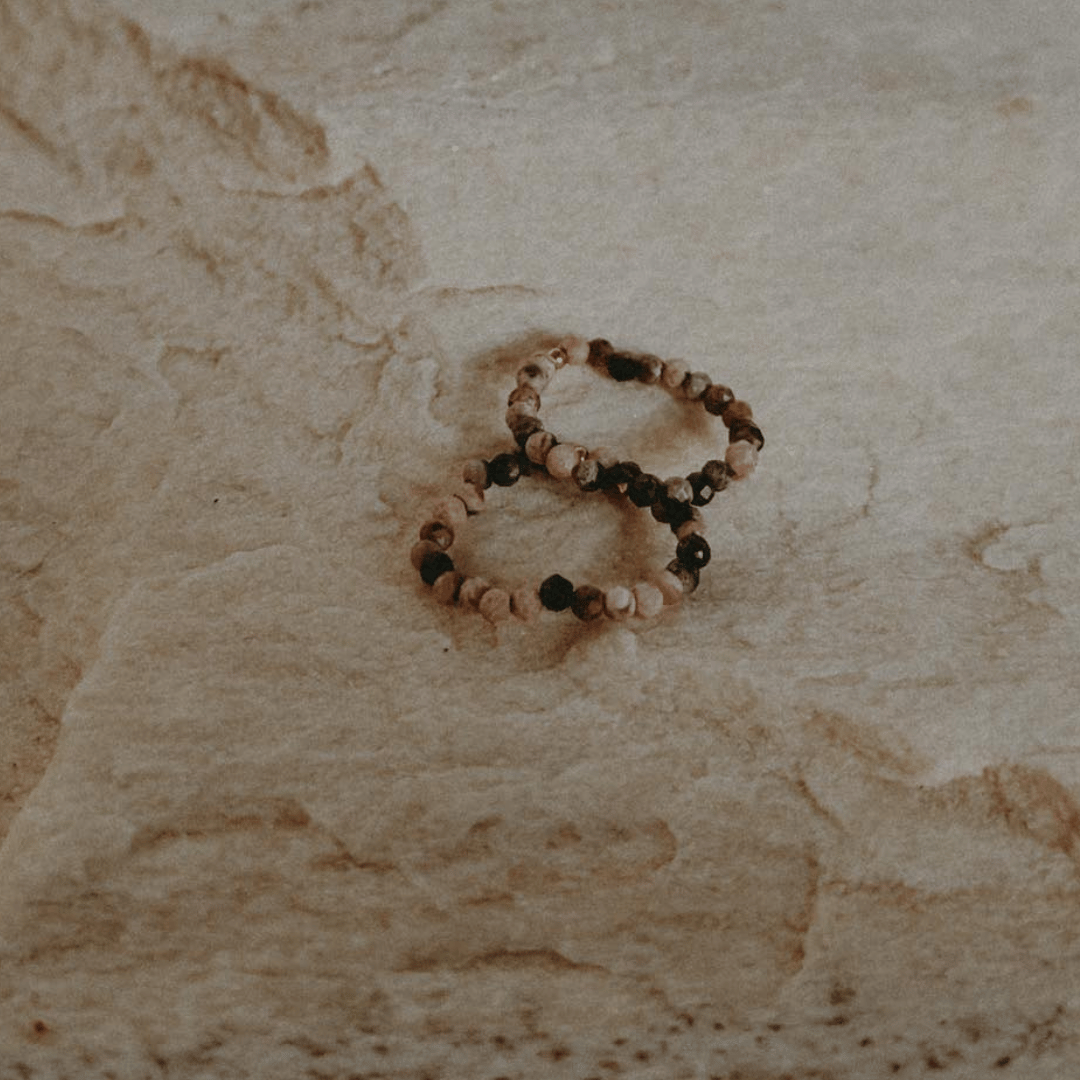 pierścionek z rodonitami